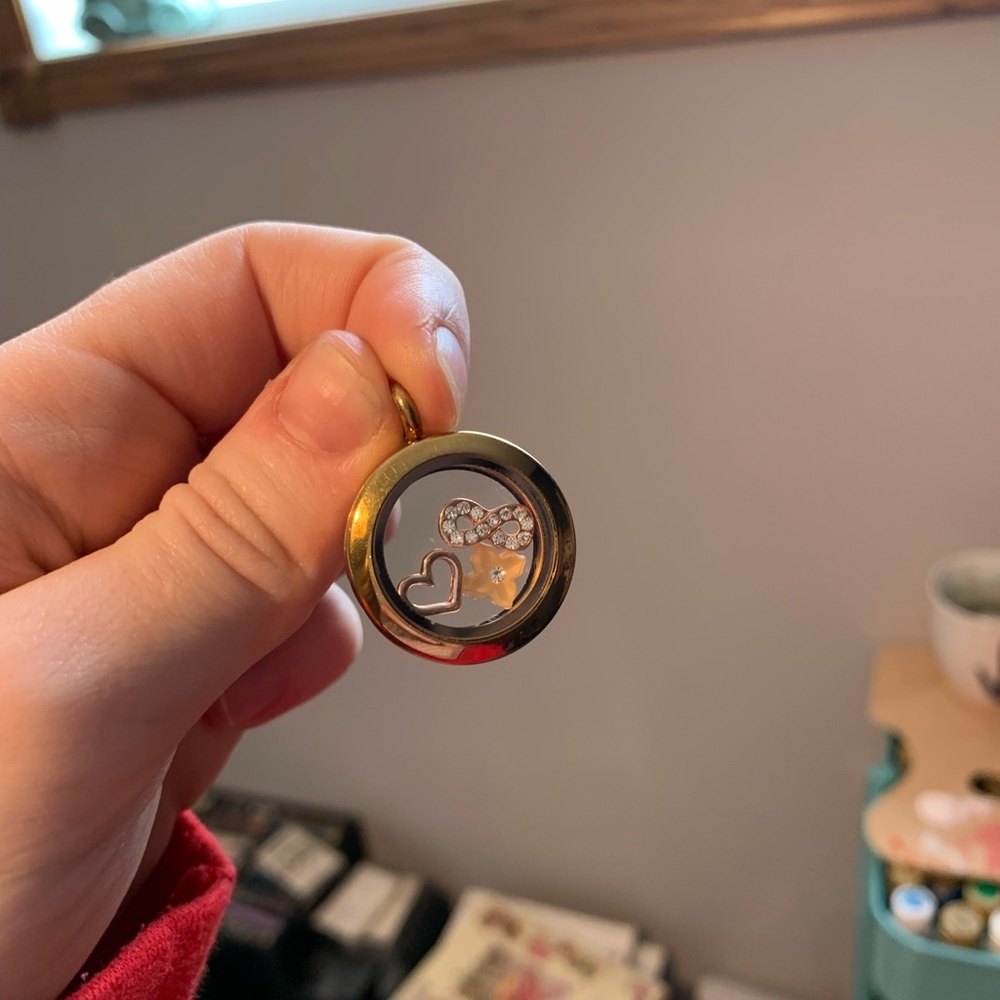 Pendant - Picture 2 of 3